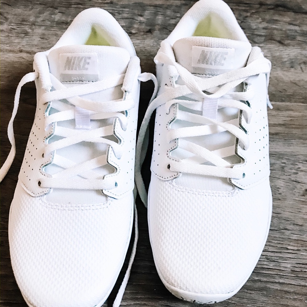 Nike girls cheer shoe size 5